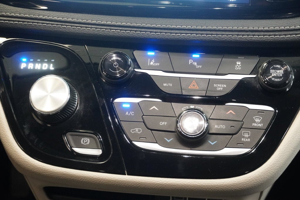 2023 Chrysler Pacifica Hybrid Touring L