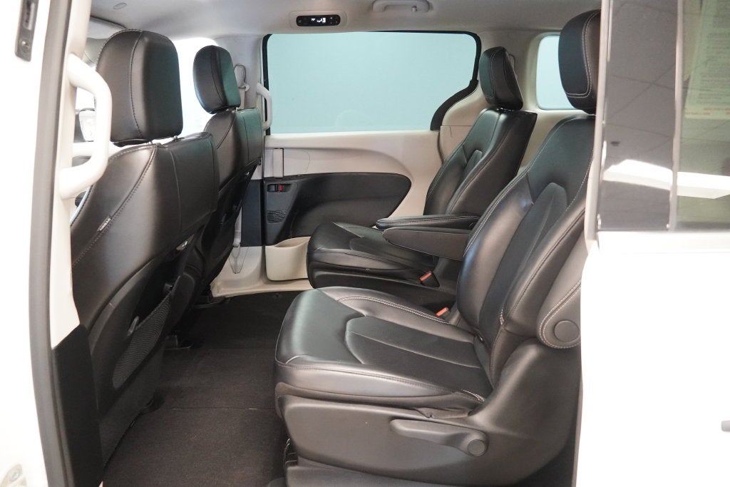 2023 Chrysler Pacifica Hybrid Touring L