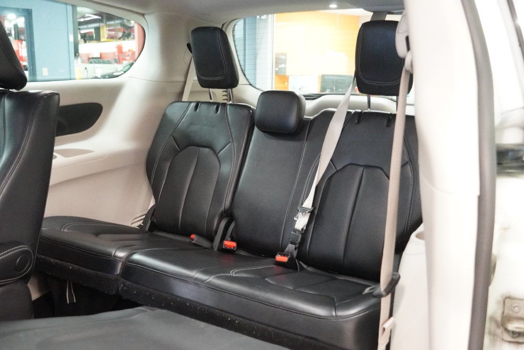 2023 Chrysler Pacifica Hybrid Touring L