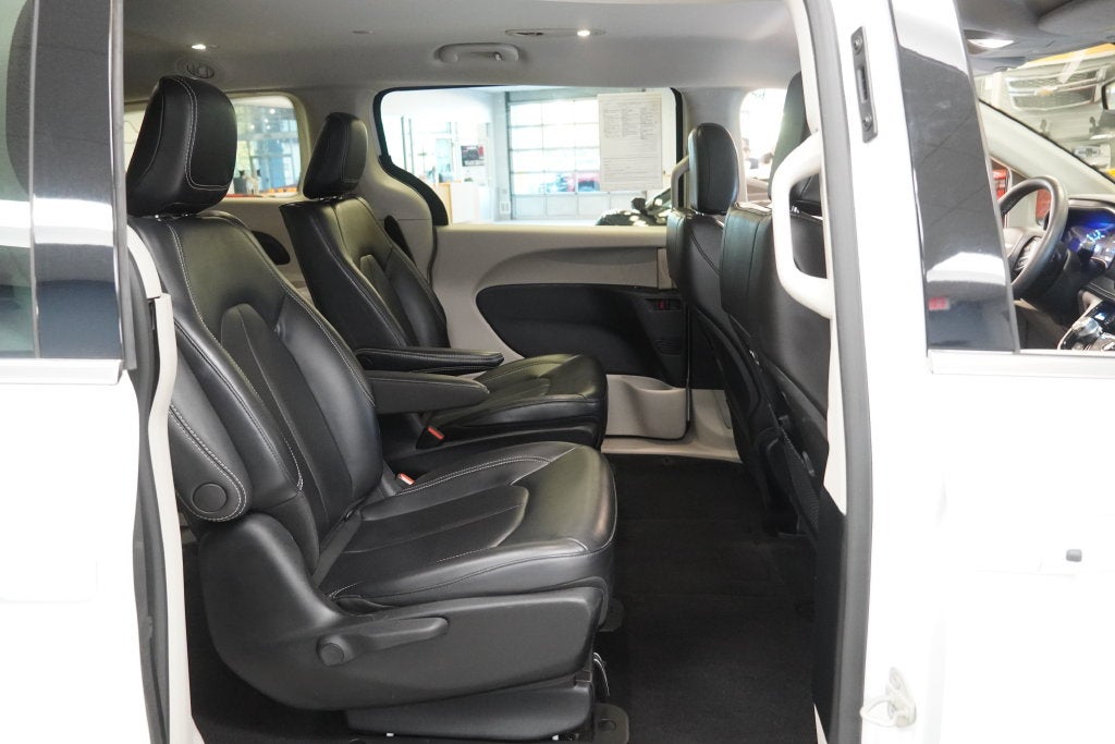 2023 Chrysler Pacifica Hybrid Touring L