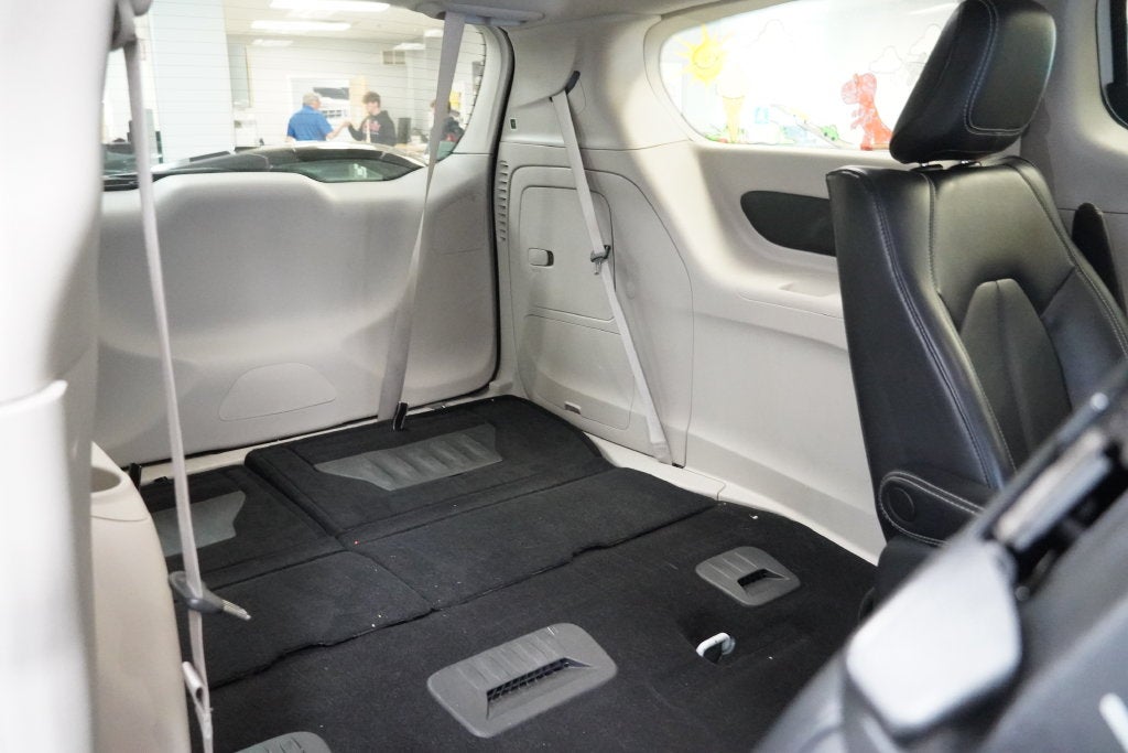 2023 Chrysler Pacifica Hybrid Touring L