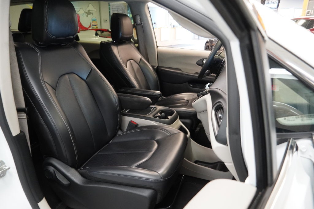 2023 Chrysler Pacifica Hybrid Touring L