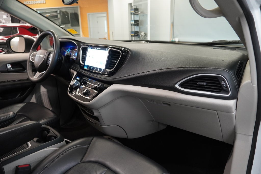 2023 Chrysler Pacifica Hybrid Touring L