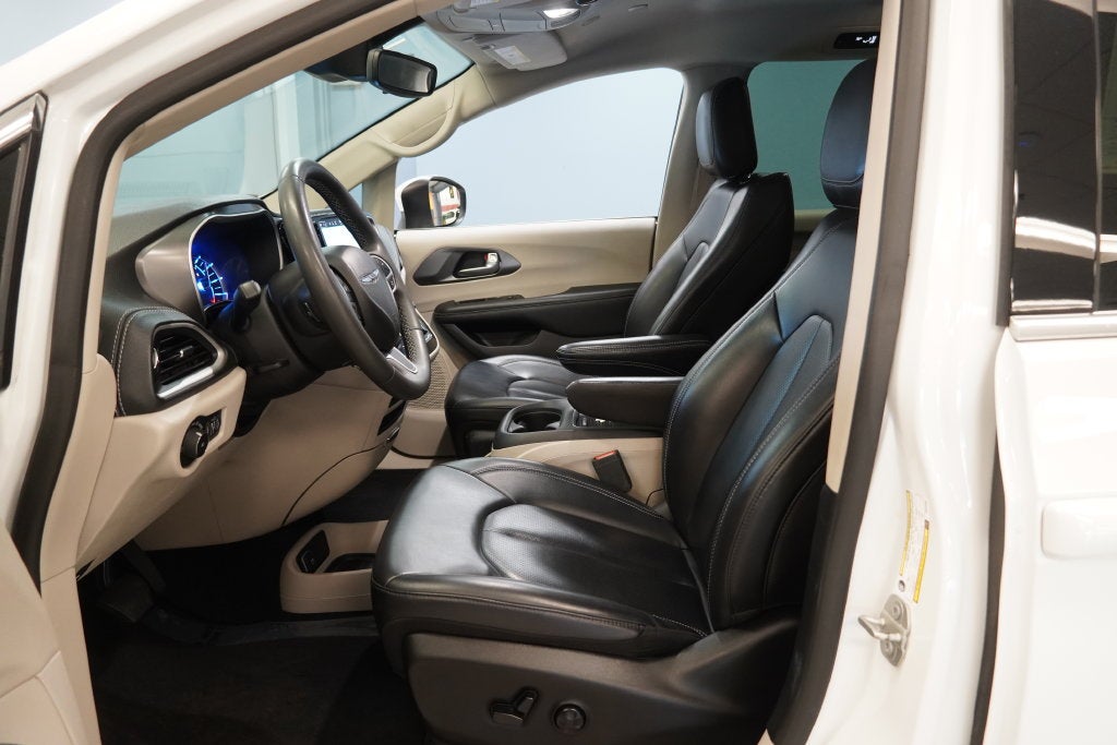 2023 Chrysler Pacifica Hybrid Touring L
