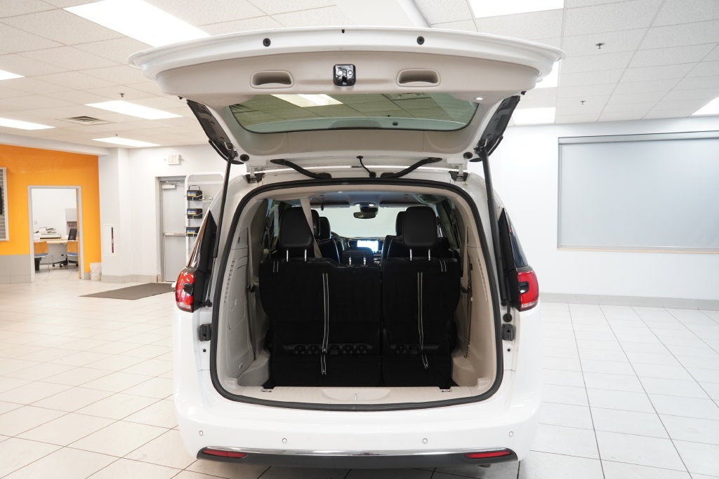 2023 Chrysler Pacifica Hybrid Touring L
