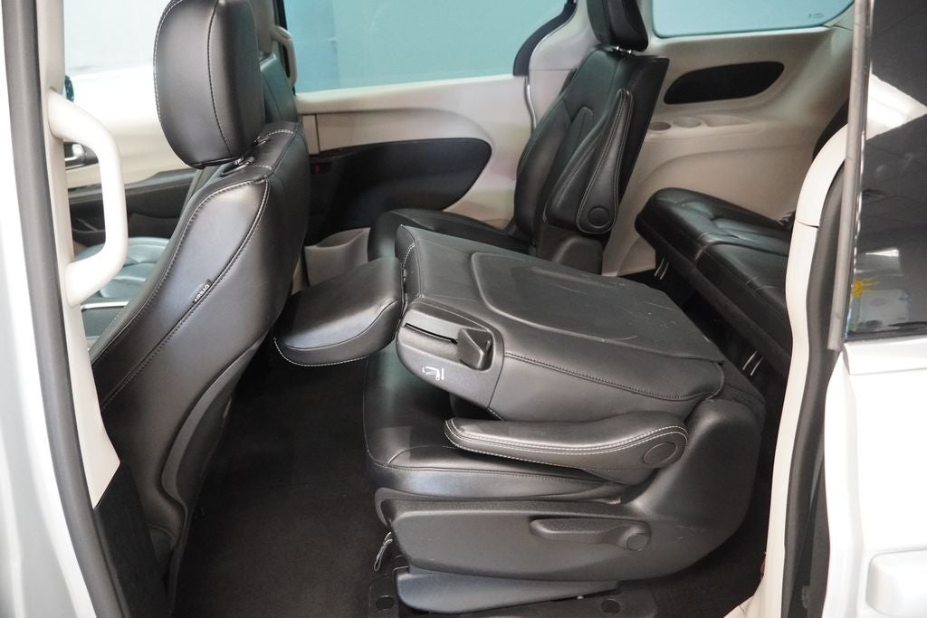 2024 Chrysler Pacifica Hybrid Select