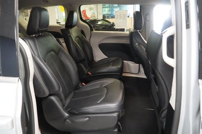 2024 Chrysler Pacifica Hybrid Select