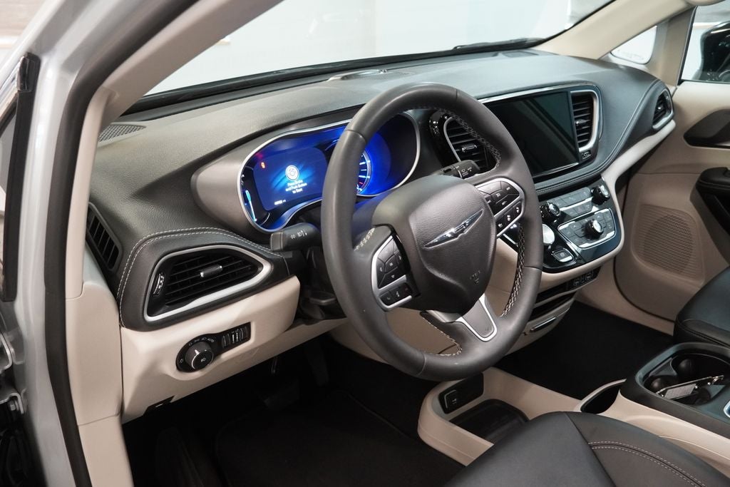 2024 Chrysler Pacifica Hybrid Select