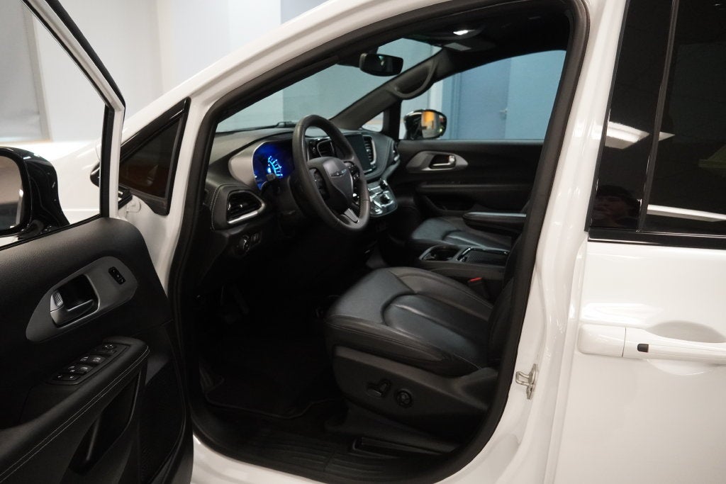 2024 Chrysler Pacifica Hybrid Select S Appearance