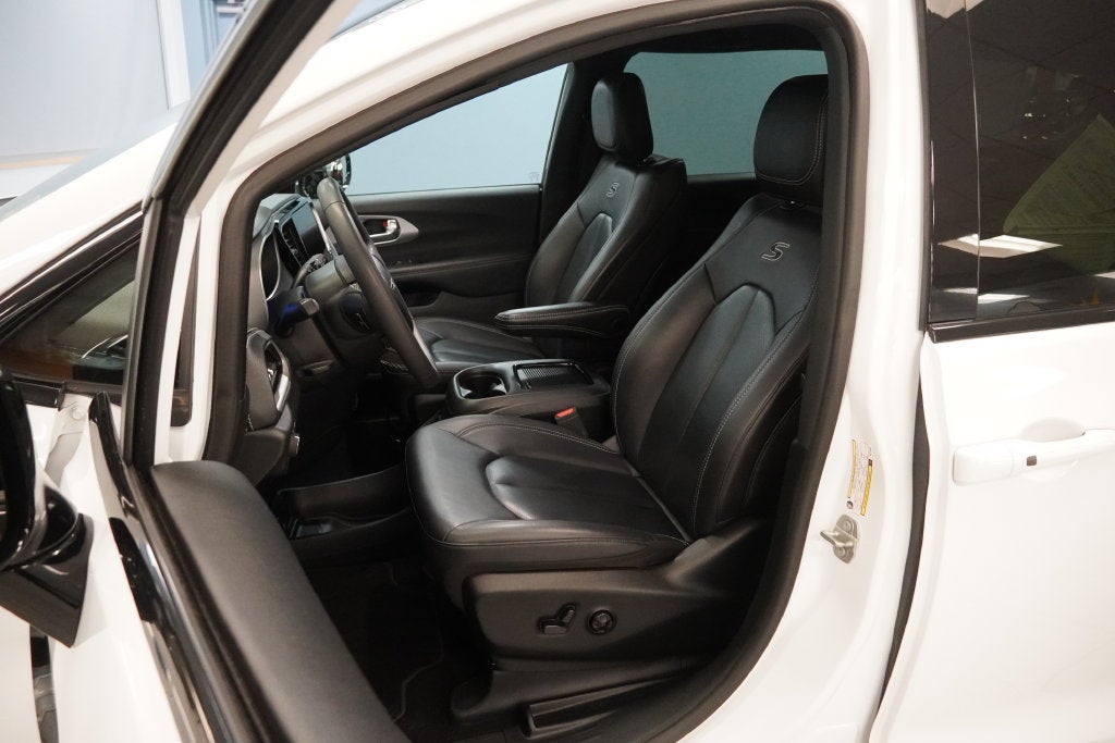 2024 Chrysler Pacifica Hybrid Select S Appearance