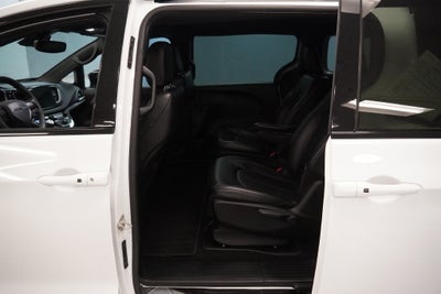 2024 Chrysler Pacifica Hybrid Select S Appearance