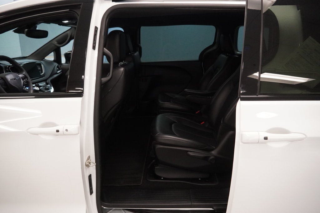 2024 Chrysler Pacifica Hybrid Select S Appearance