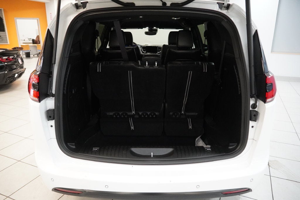 2024 Chrysler Pacifica Hybrid Select S Appearance