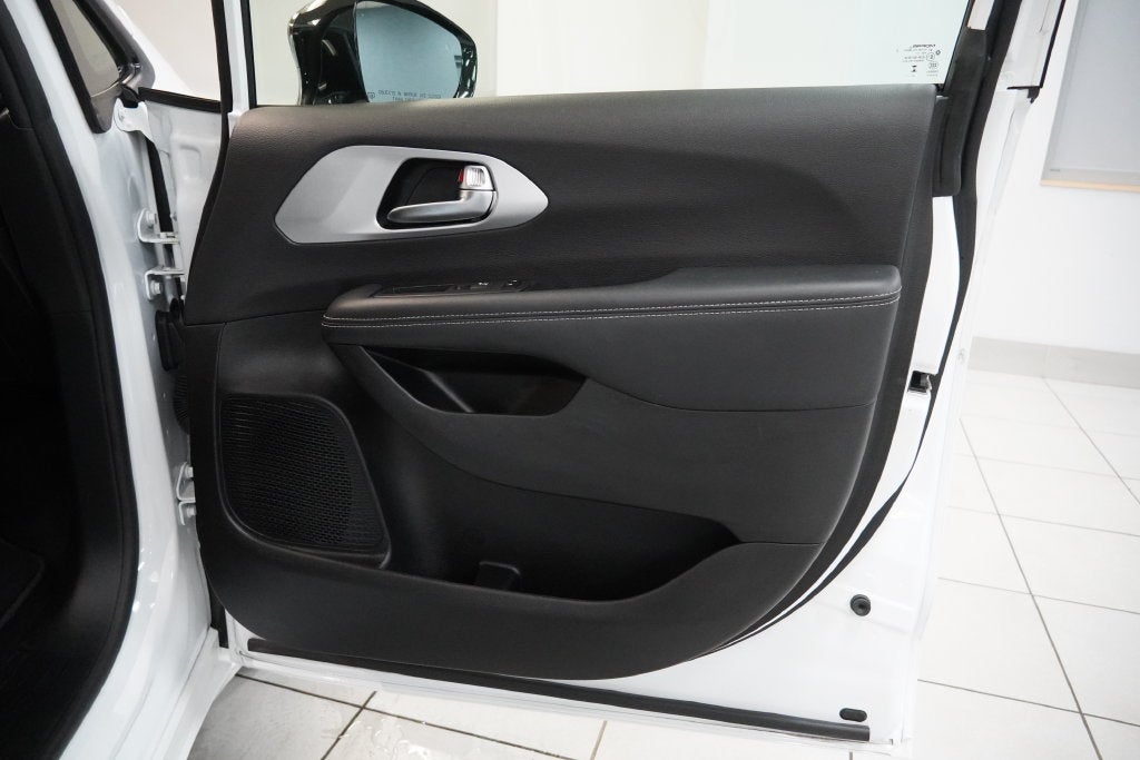 2024 Chrysler Pacifica Hybrid Select S Appearance