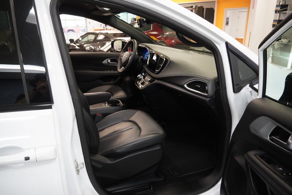 2024 Chrysler Pacifica Hybrid Select S Appearance