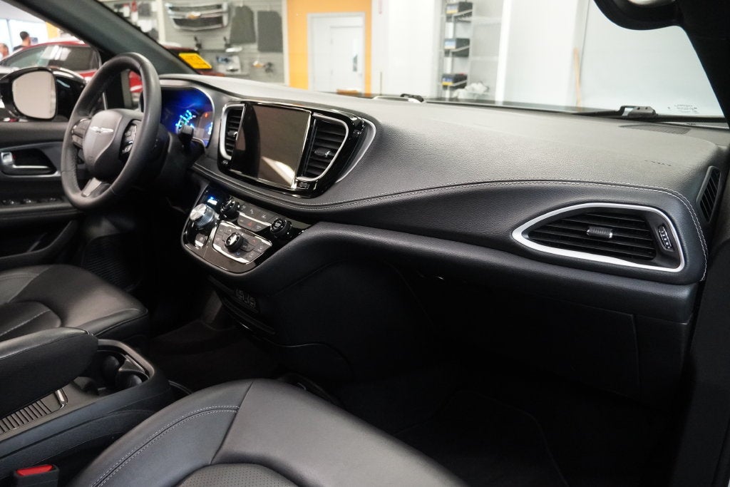 2024 Chrysler Pacifica Hybrid Select S Appearance
