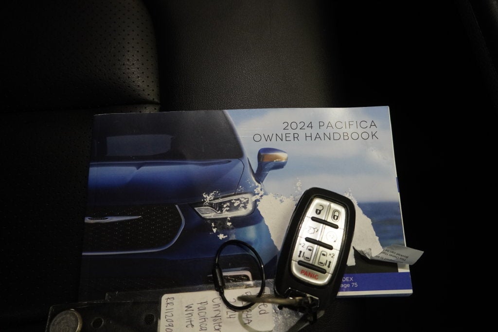 2024 Chrysler Pacifica Hybrid Select S Appearance