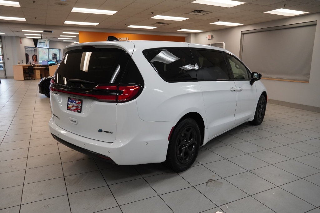 2024 Chrysler Pacifica Hybrid Select S Appearance
