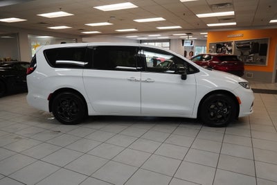 2024 Chrysler Pacifica Hybrid Select S Appearance