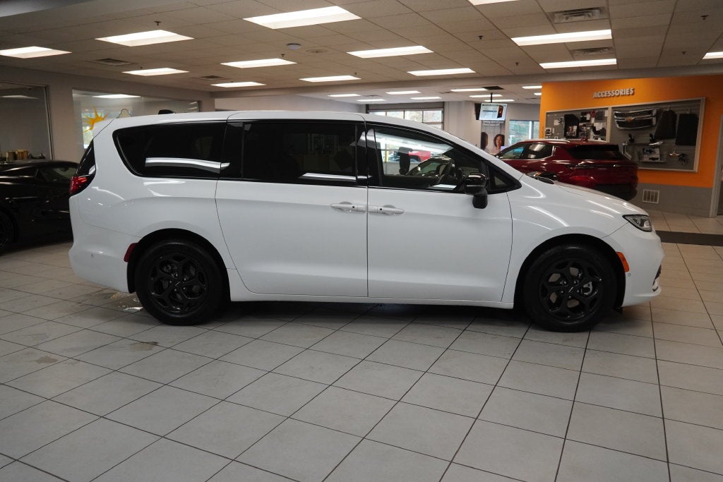 2024 Chrysler Pacifica Hybrid Select S Appearance