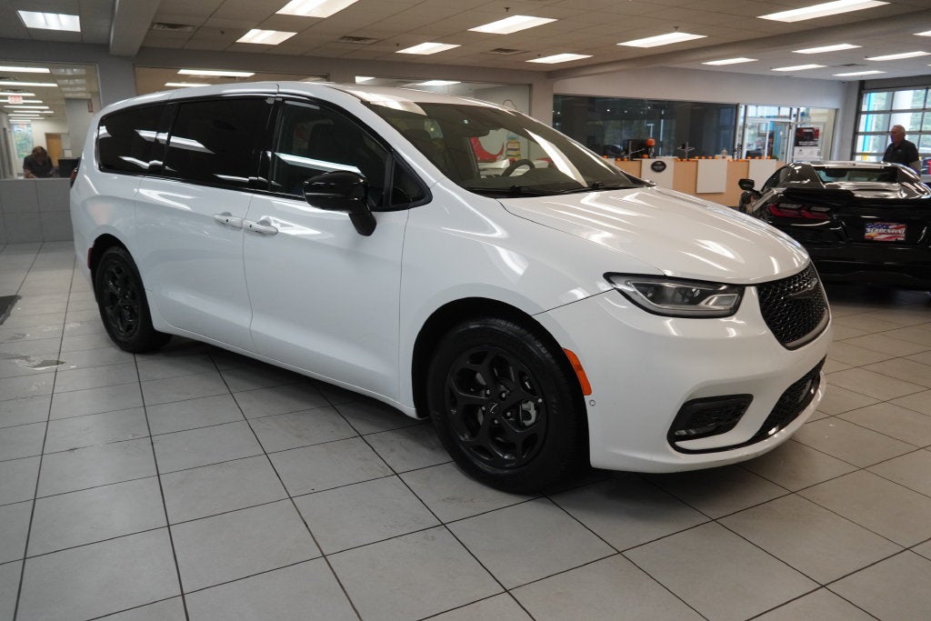 2024 Chrysler Pacifica Hybrid Select S Appearance