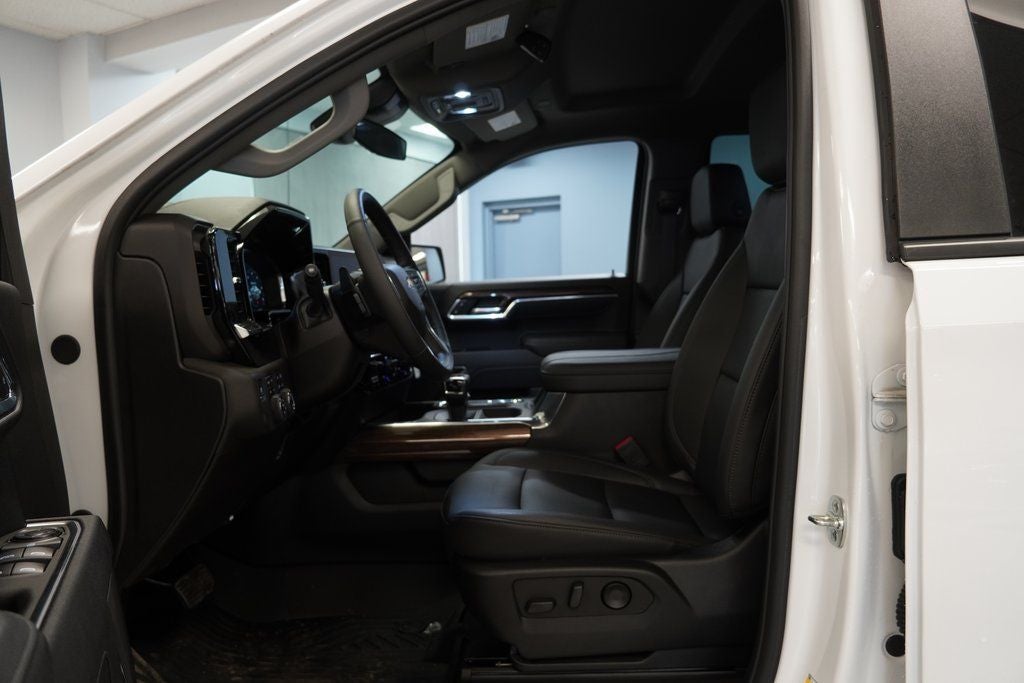 2025 Chevrolet Silverado 1500 LT LT1