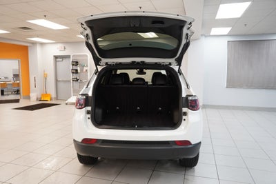 2023 Jeep Compass Latitude Lux 4WD