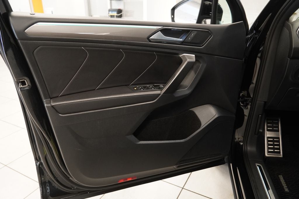2023 Volkswagen Tiguan 2.0T SE R-Line Black (AWD)