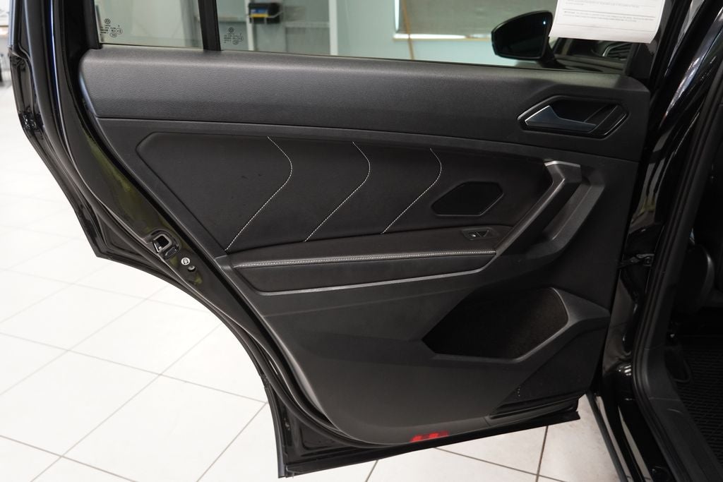 2023 Volkswagen Tiguan 2.0T SE R-Line Black (AWD)