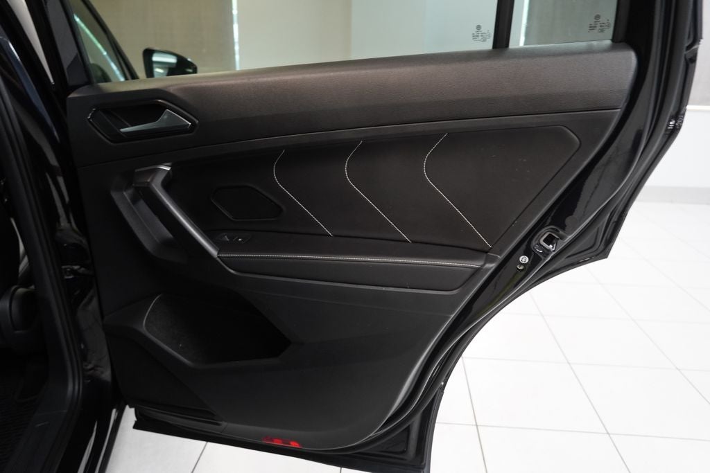 2023 Volkswagen Tiguan 2.0T SE R-Line Black (AWD)