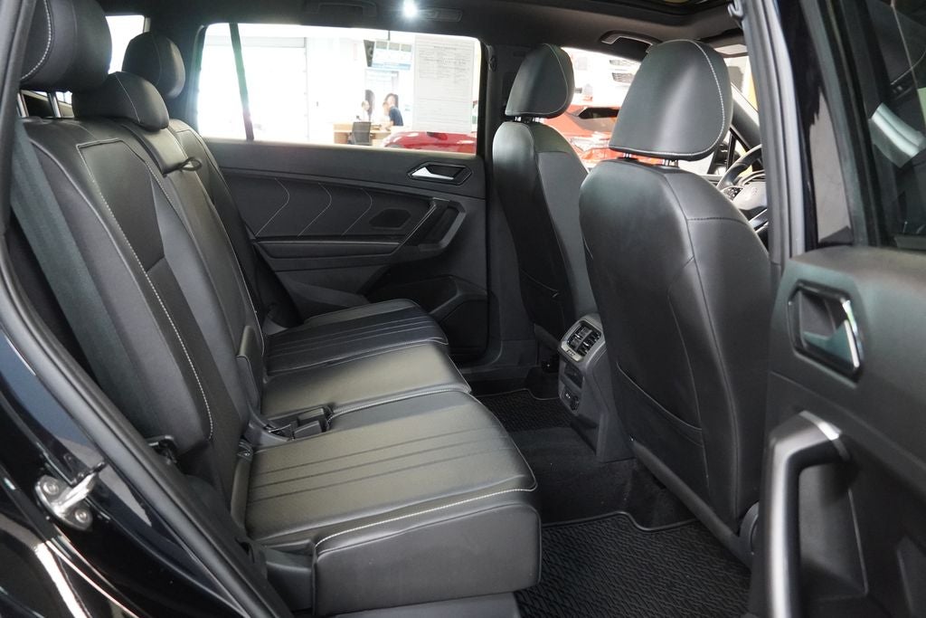 2023 Volkswagen Tiguan 2.0T SE R-Line Black (AWD)