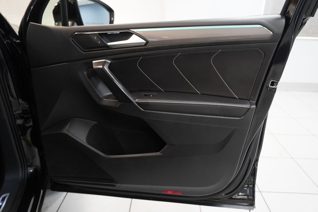 2023 Volkswagen Tiguan 2.0T SE R-Line Black (AWD)