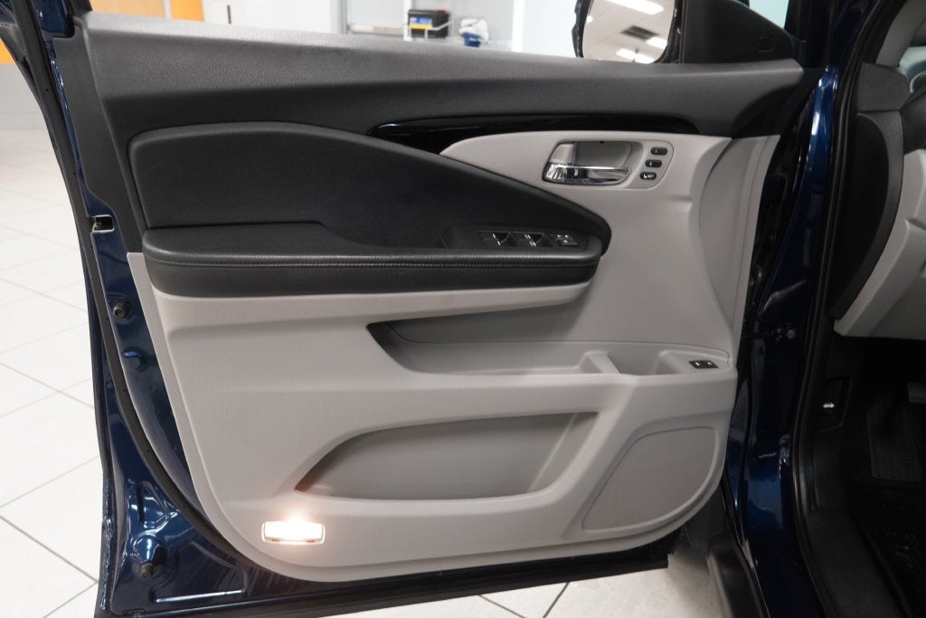 2021 Honda Pilot Touring 7 Passenger ( AWD )