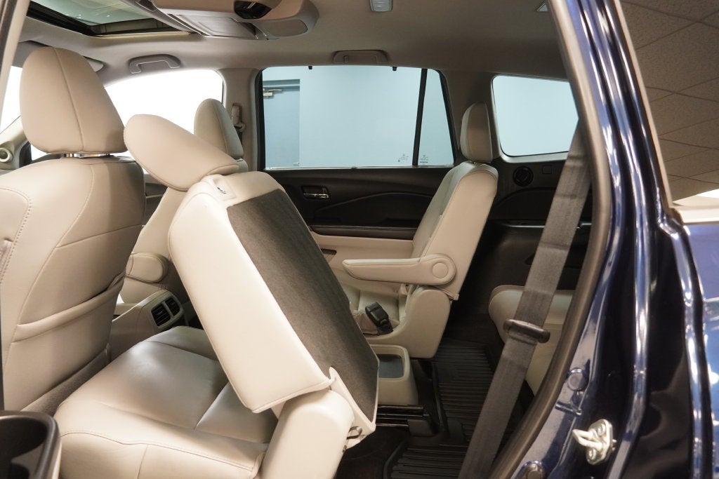 2021 Honda Pilot Touring 7 Passenger ( AWD )