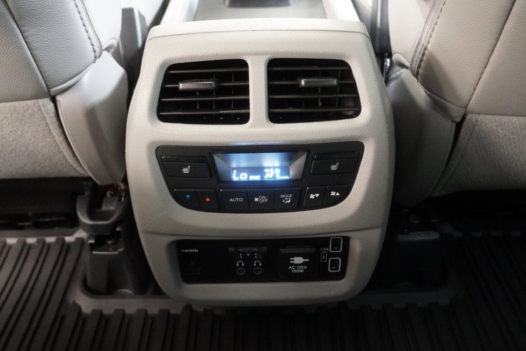 2021 Honda Pilot Touring 7 Passenger ( AWD )