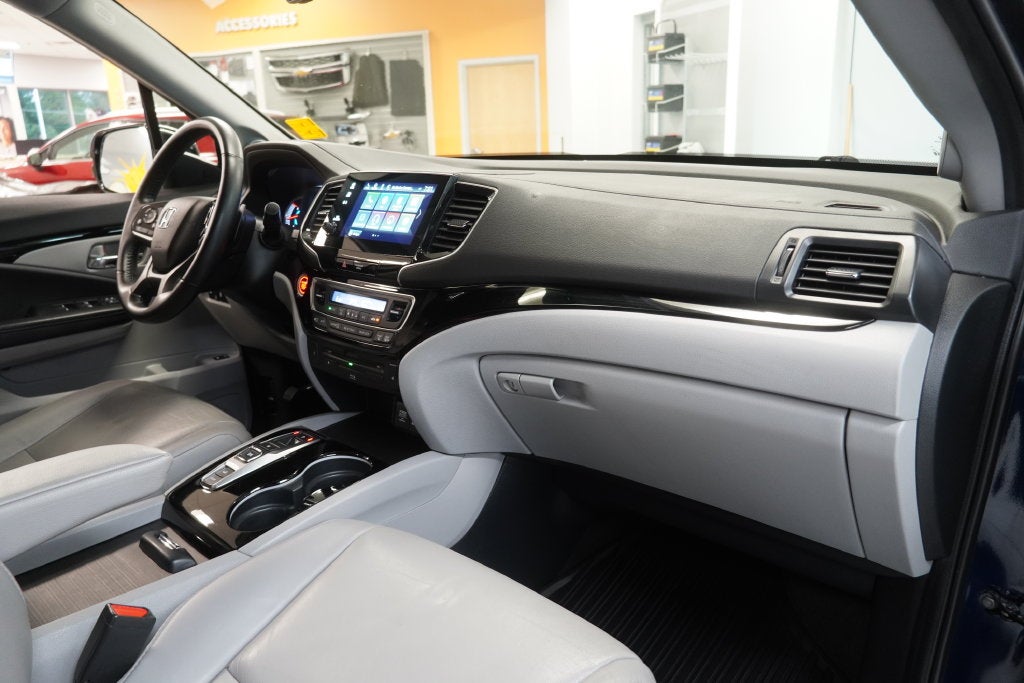 2021 Honda Pilot Touring 7 Passenger ( AWD )