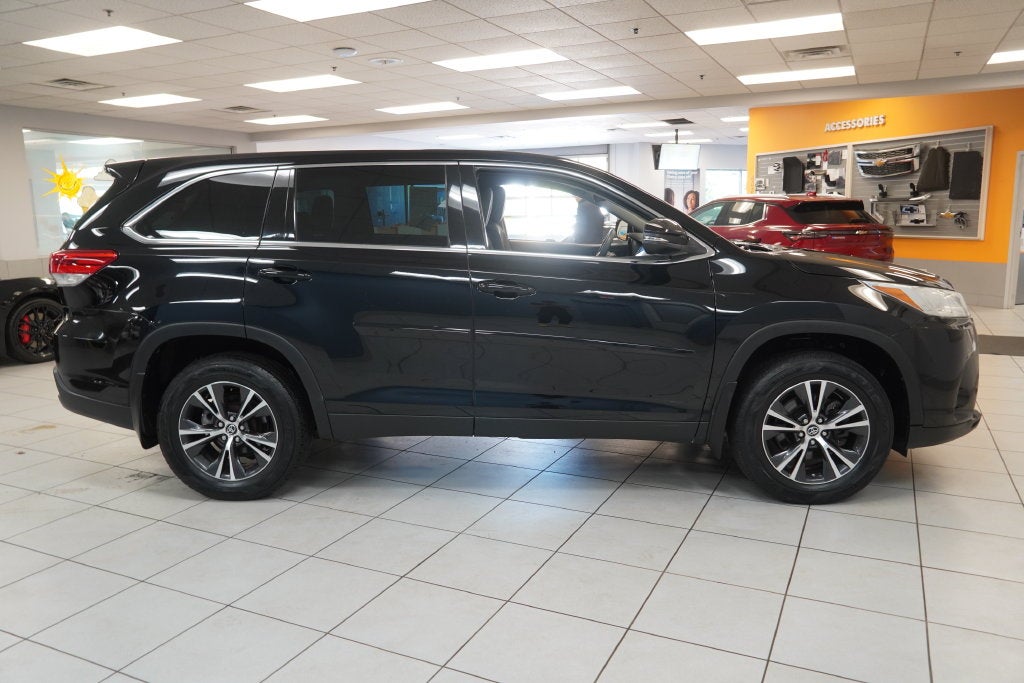 2019 Toyota Highlander LE ( AWD )