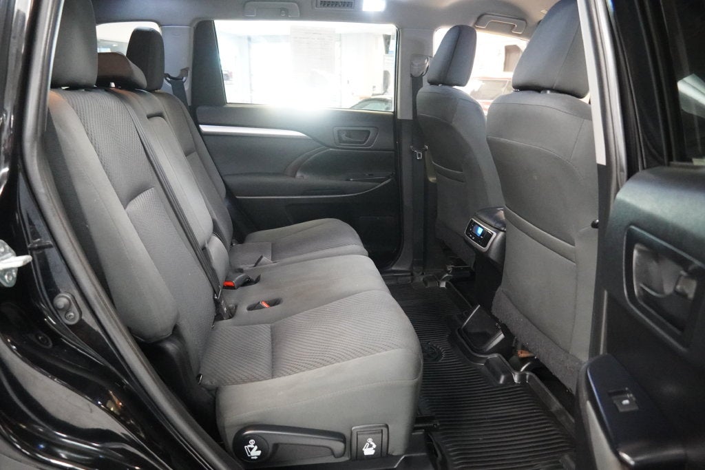 2019 Toyota Highlander LE ( AWD )