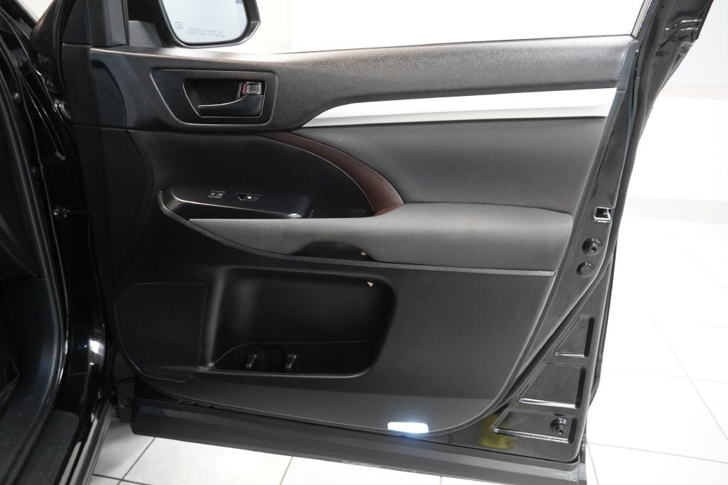 2019 Toyota Highlander LE ( AWD )