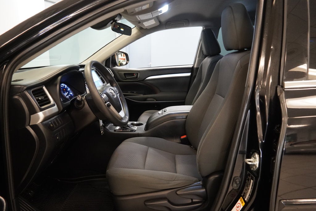 2019 Toyota Highlander LE ( AWD )