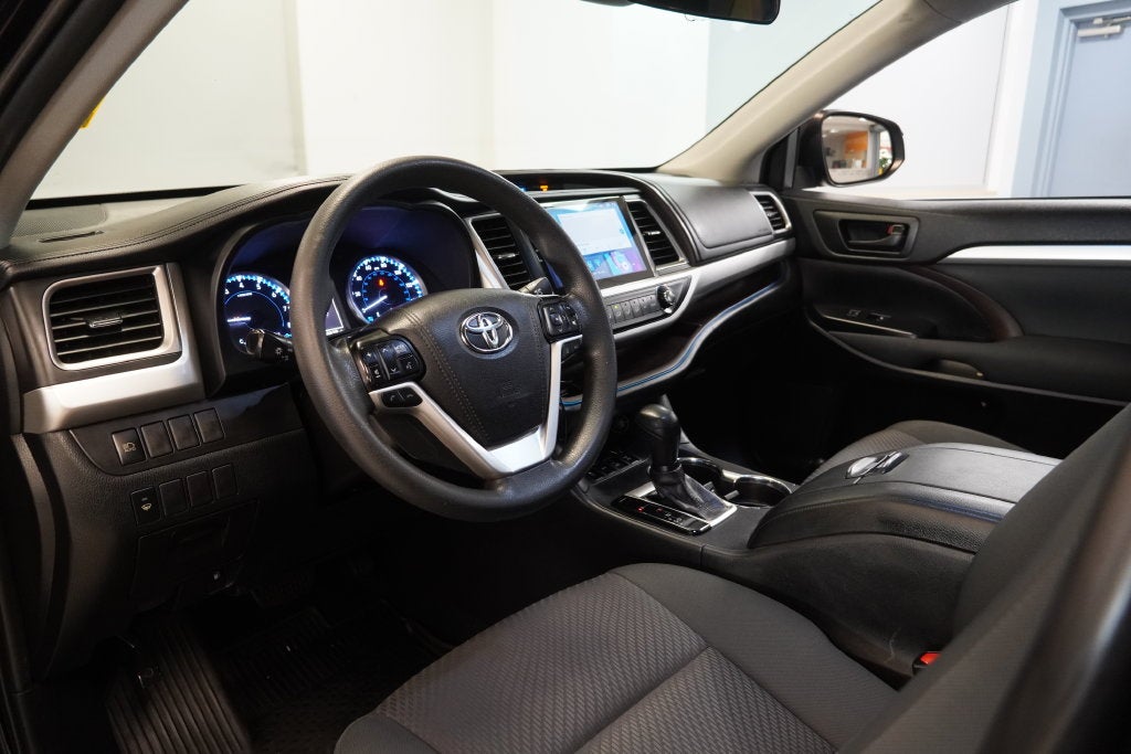 2019 Toyota Highlander LE ( AWD )