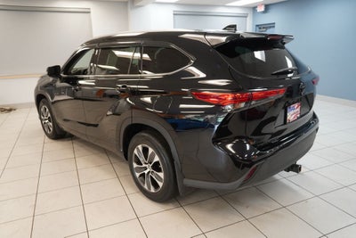 2022 Toyota Highlander XLE (AWD)