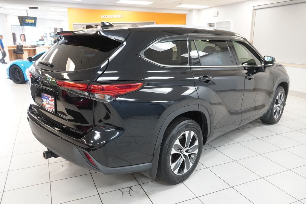 2022 Toyota Highlander XLE (AWD)