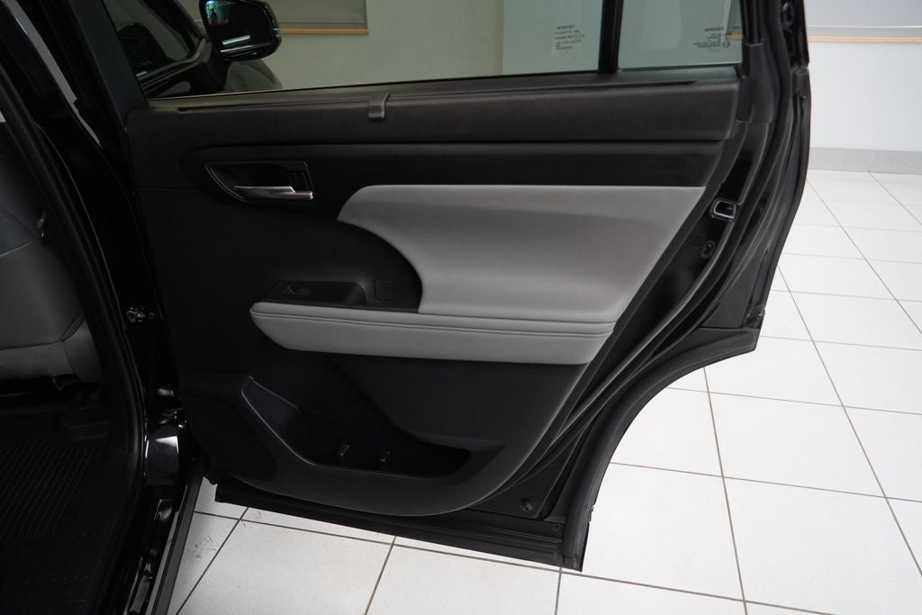 2022 Toyota Highlander XLE (AWD)