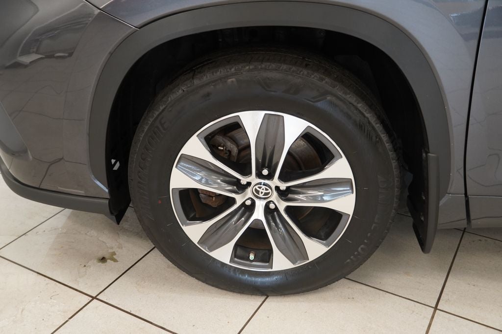 2024 Toyota Highlander XLE ( AWD )