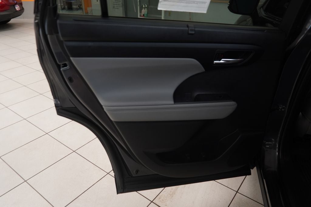 2024 Toyota Highlander XLE ( AWD )