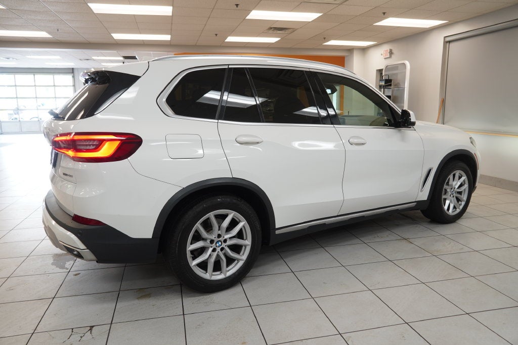 2019 BMW X5 xDrive40i ( AWD )