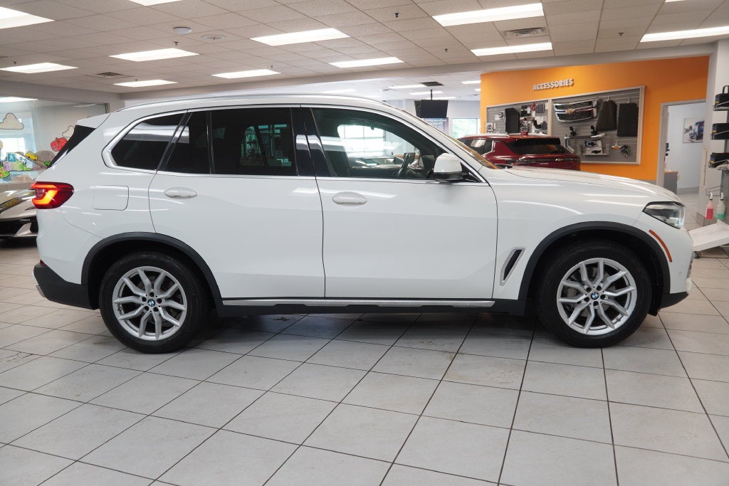 2019 BMW X5 xDrive40i ( AWD )