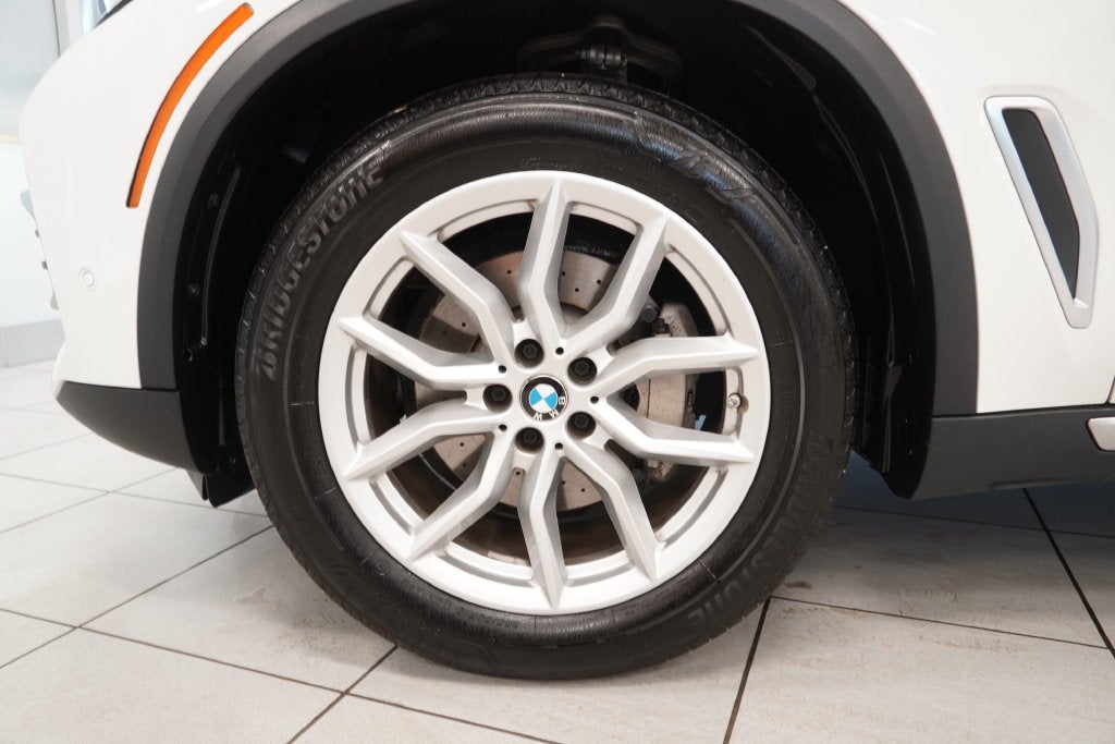 2019 BMW X5 xDrive40i ( AWD )