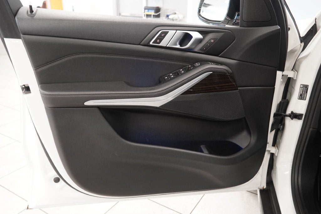 2019 BMW X5 xDrive40i ( AWD )